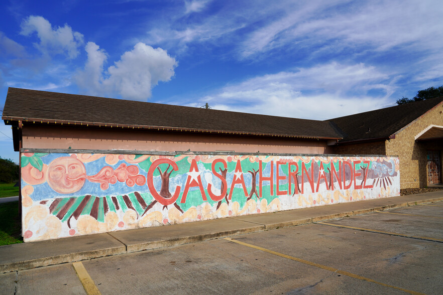 Primary Photo Of 1006 West Loop, El Campo Restaurant For Sale