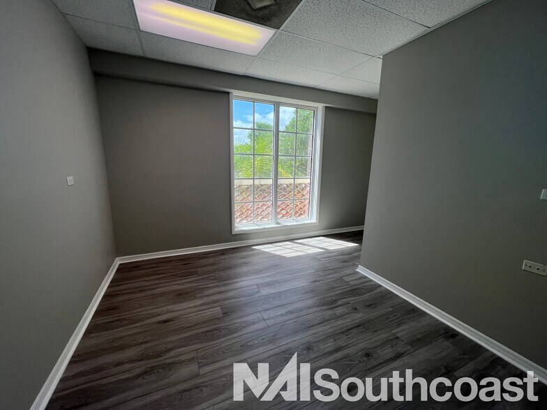 More Photos Of 7000 SE Federal Hwy, Stuart Office For Lease