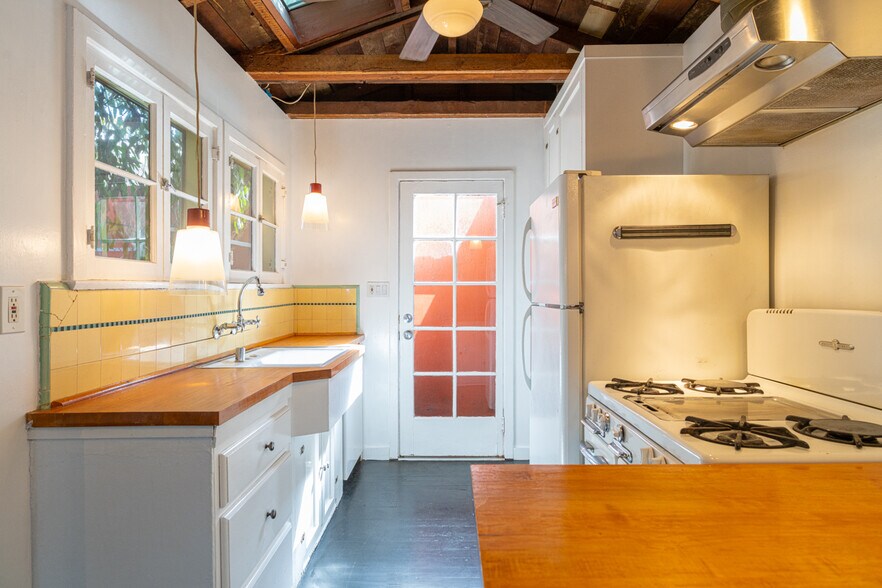 More Photos Of 2008-2020 Strongs Dr, Venice Apartments For Sale