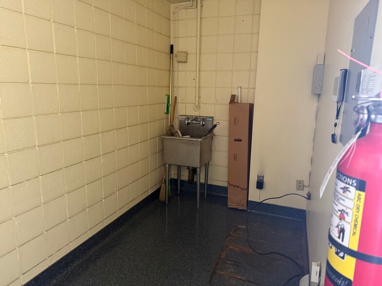 More Photos Of 375 Atlantic Ave, Long Beach Apartments For Lease