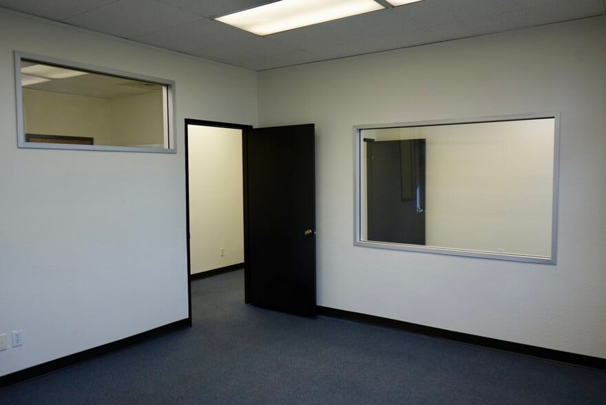 More Photos Of 321 N Rampart St, Orange Office For Lease