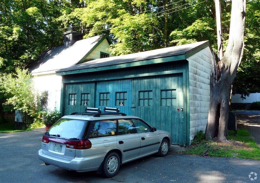 More Photos Of 34 Tappan St, Manchester Warehouse For Lease