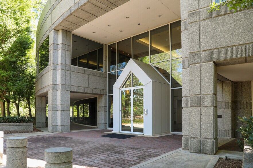 More Photos Of 1001 Windward Concourse, Alpharetta Industrial For Lease