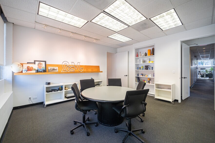 More Photos Of 409-411 Manville Rd, Pleasantville Medical For Lease