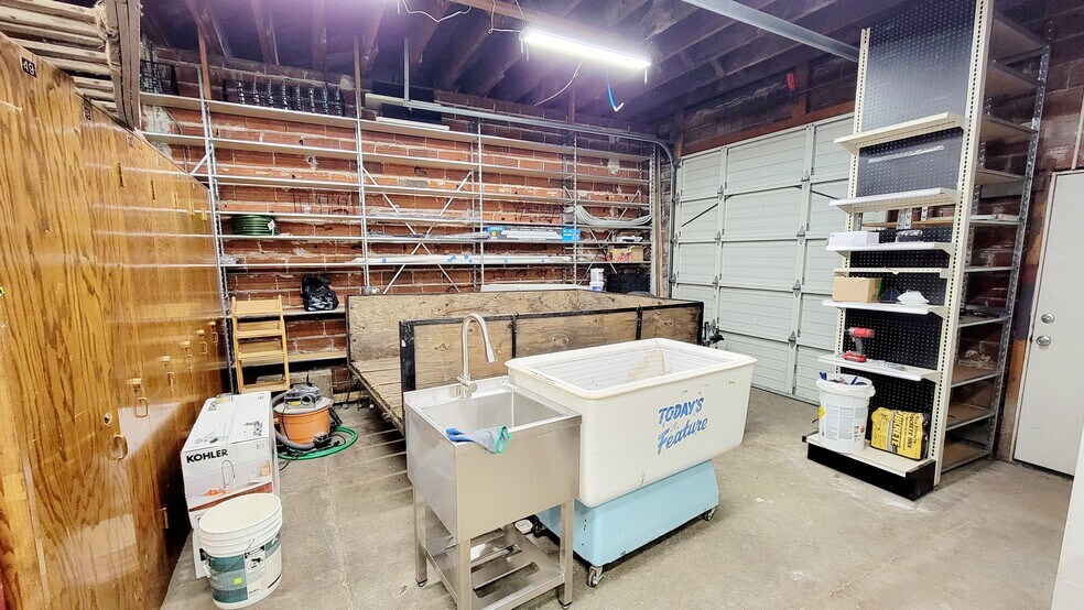 More Photos Of 239 N 3rd Ave, Stayton Convenience Store For Lease