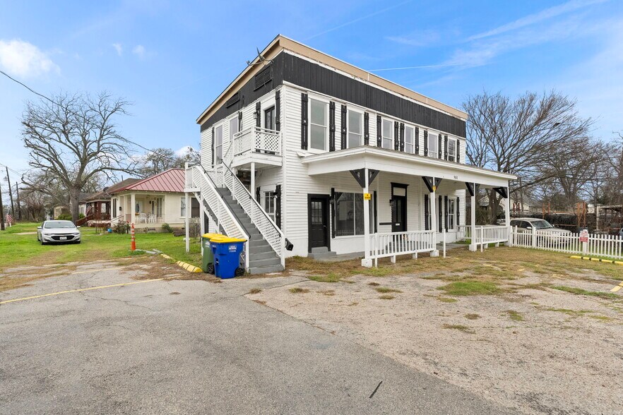 Primary Photo Of 901 N Saint Joseph St, Gonzales Office For Sale