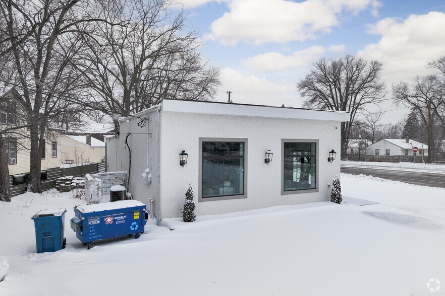 More Photos Of 1986 Highway 96 E, White Bear Lake Freestanding For Lease