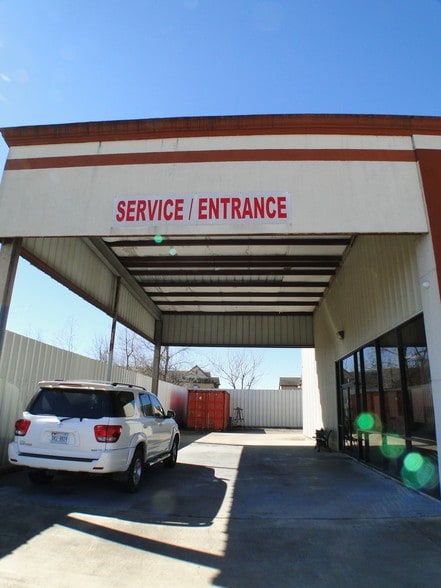 More Photos Of 11239 Veterans Memorial Dr, Houston Auto Repair For Sale