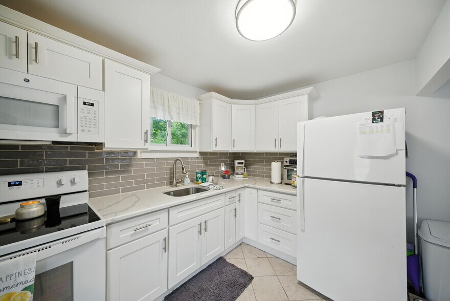 More Photos Of 260 Espanong Rd, Lake Hopatcong Restaurant For Sale
