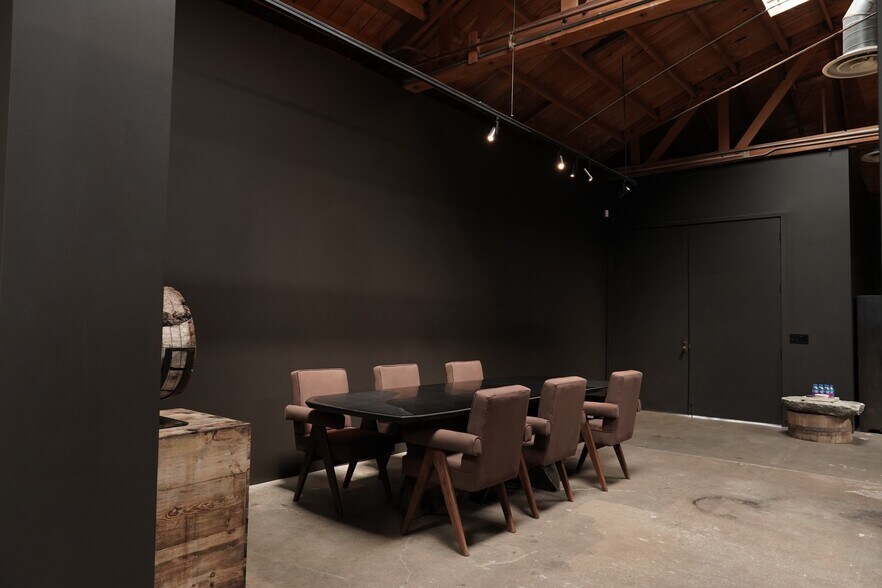 More Photos Of 6600 Lexington Ave, Los Angeles Loft Creative Space For Sale