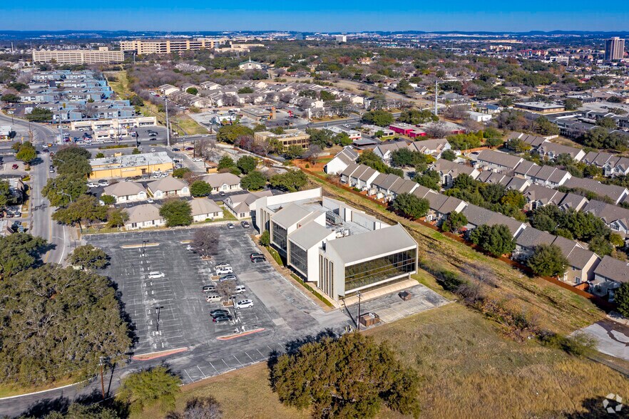 More Photos Of 4204 Gardendale St, San Antonio Office For Sale