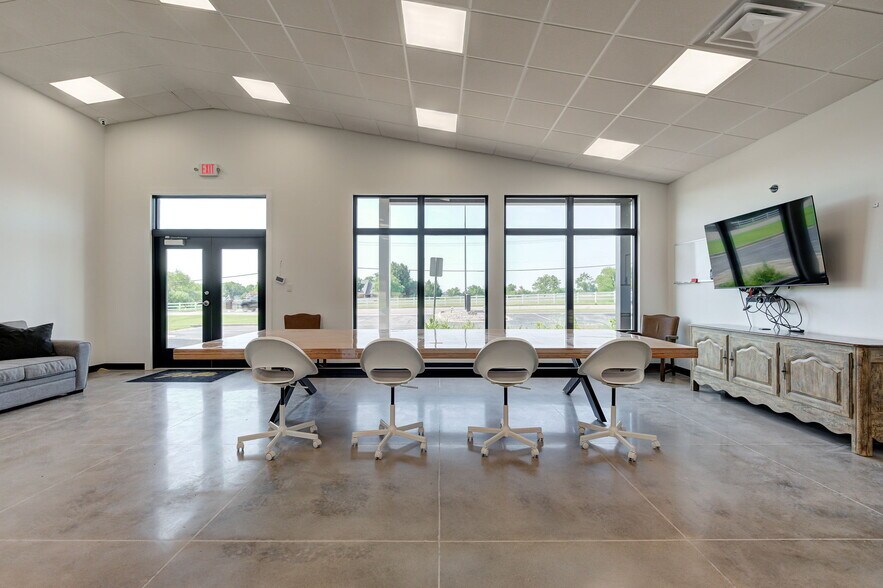 More Photos Of 501 E Britton Rd, Oklahoma City Auto Dealership For Lease