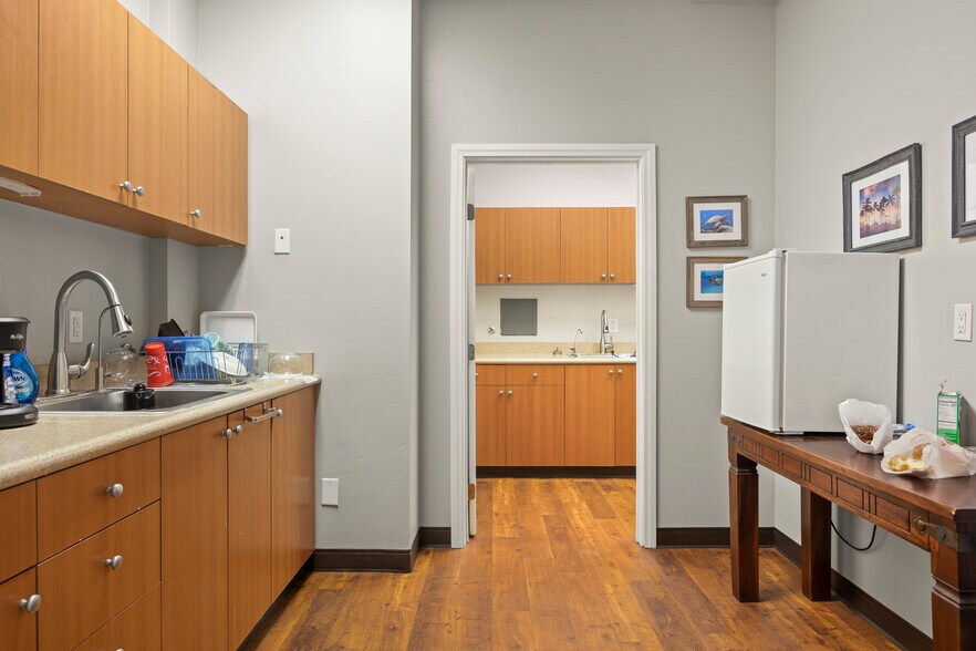 More Photos Of 88 N Oak St, Ventura Loft Creative Space For Sale