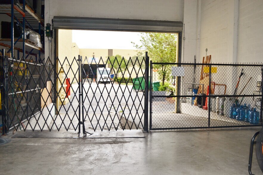 More Photos Of 10405 NW 37th Ter, Doral Warehouse For Lease