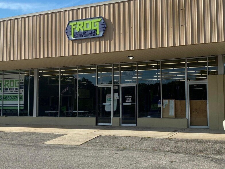 Primary Photo Of 410 W James Lee Blvd, Crestview Storefront For Lease