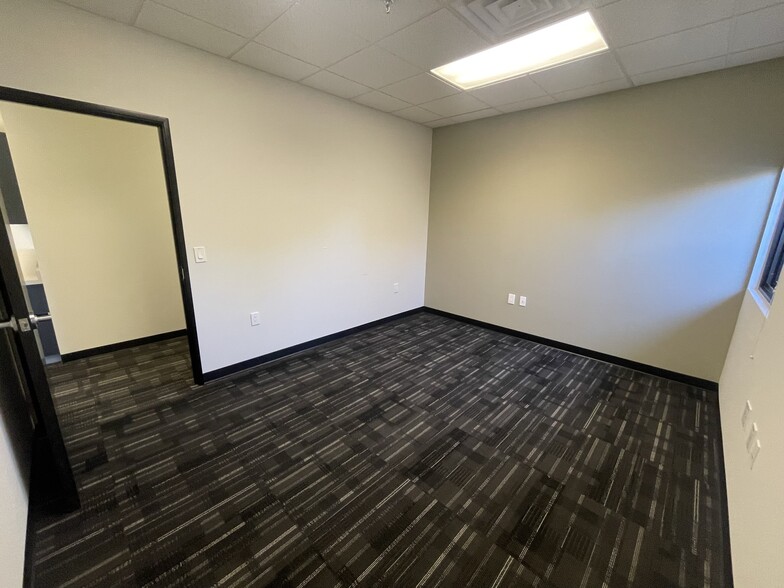 More Photos Of 2700 Farmington Ave, Farmington Office For Sale