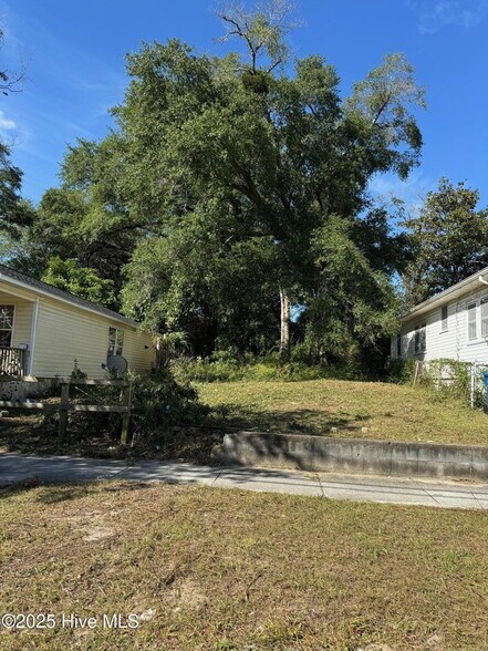 More Photos Of 816 7th St, Wilmington Land For Sale