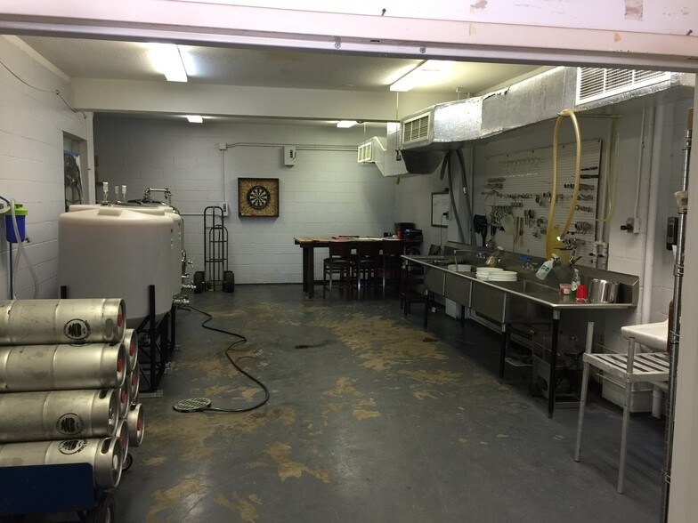 More Photos Of 2003 Colburn St, Honolulu Warehouse For Sale