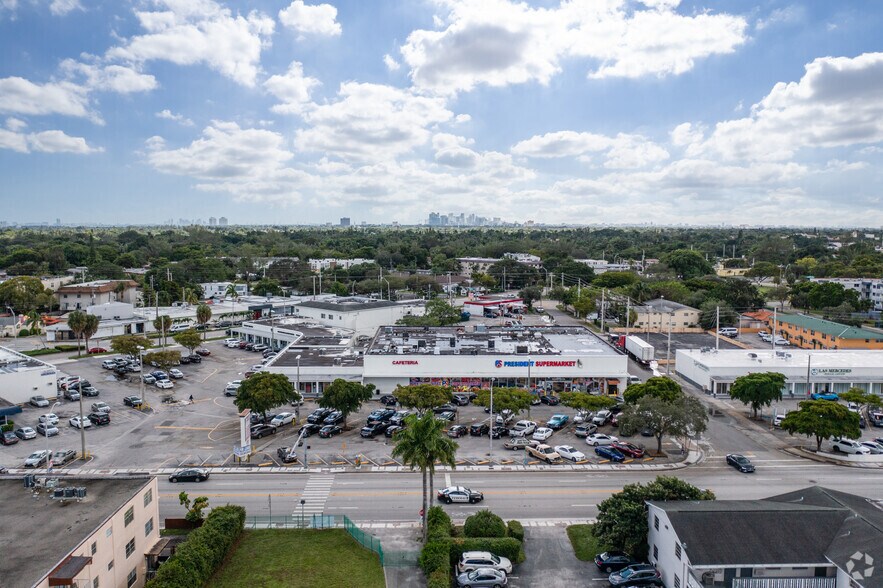 More Photos Of 400-488 NE 125th St, North Miami General Retail For Lease
