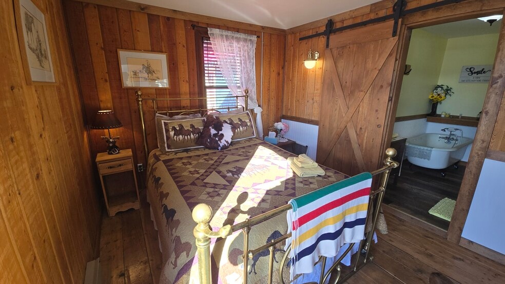 More Photos Of 1080 Stack Valley Rd, Cariboo Hotel For Sale