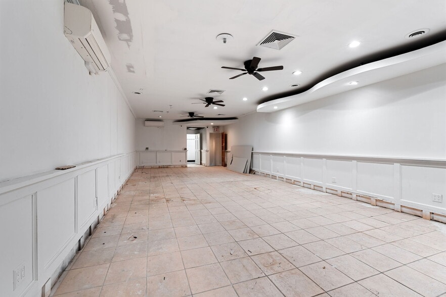 More Photos Of 2100 Clove Rd, Staten Island Storefront For Lease