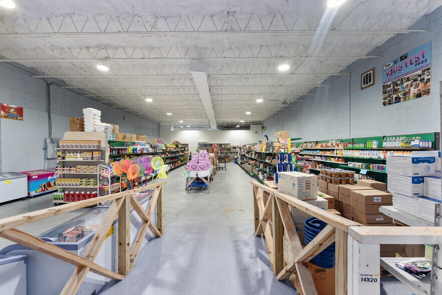 More Photos Of 17313 NE US Highway 301, Waldo Freestanding For Lease