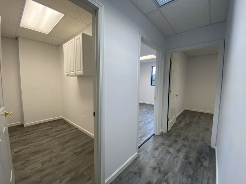 More Photos Of 4171-4193 Crescent Dr, Saint Louis Medical For Sale