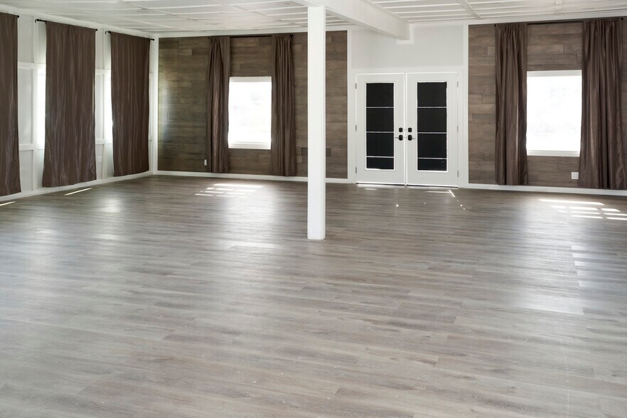 More Photos Of 395 N Tustin St, Orange Freestanding For Sale