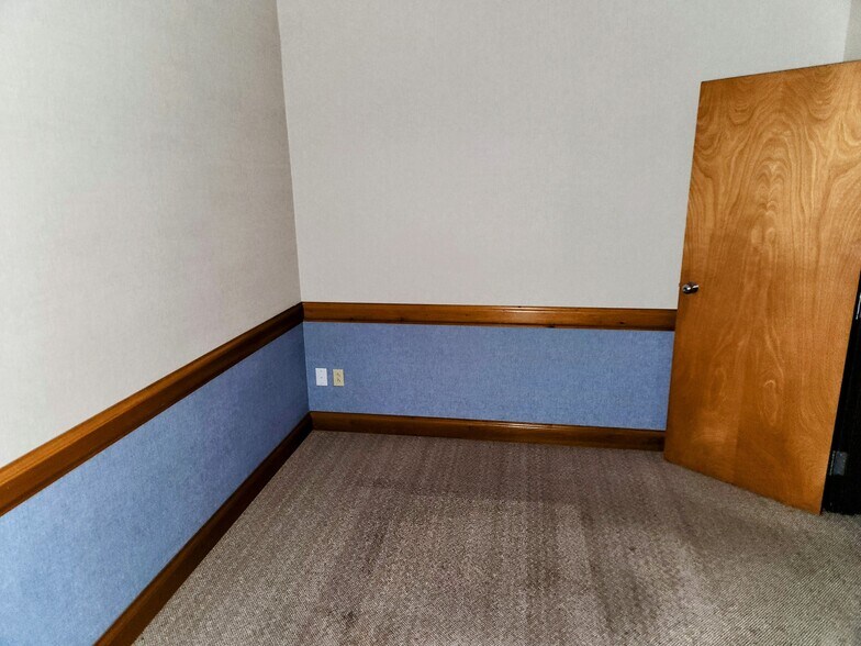 More Photos Of 5185 US Route 60, Huntington Medical For Sale