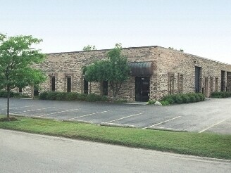 More Photos Of 100-102 Fairbank St, Addison Flex For Lease