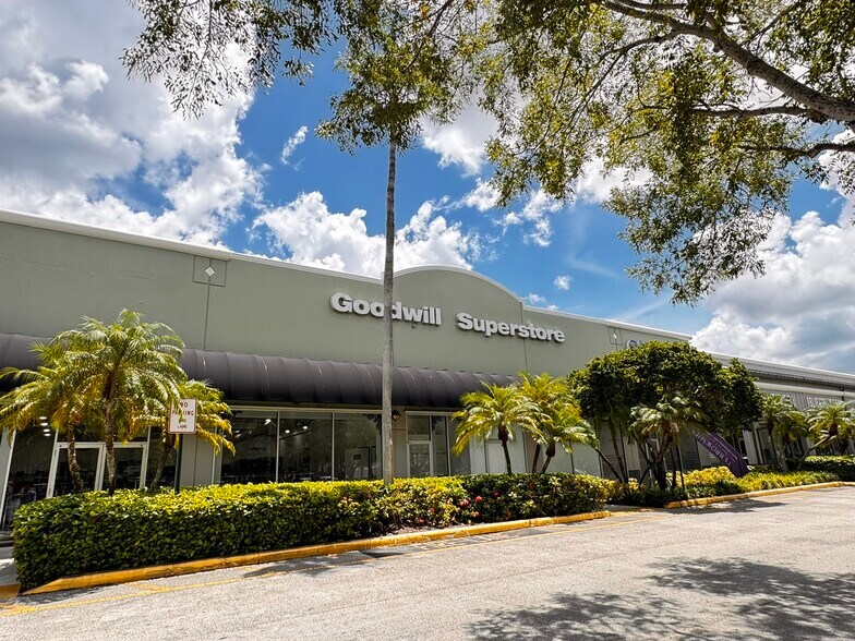 More Photos Of 18201-18391 Pines Blvd, Pembroke Pines Unknown For Lease