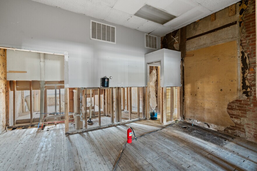 More Photos Of 101 St Clair St, Frankfort Loft Creative Space For Sale