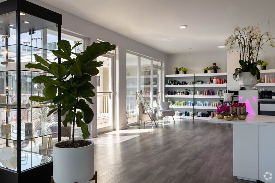 More Photos Of 31 Ocean Reef Dr, Key Largo Office For Sale