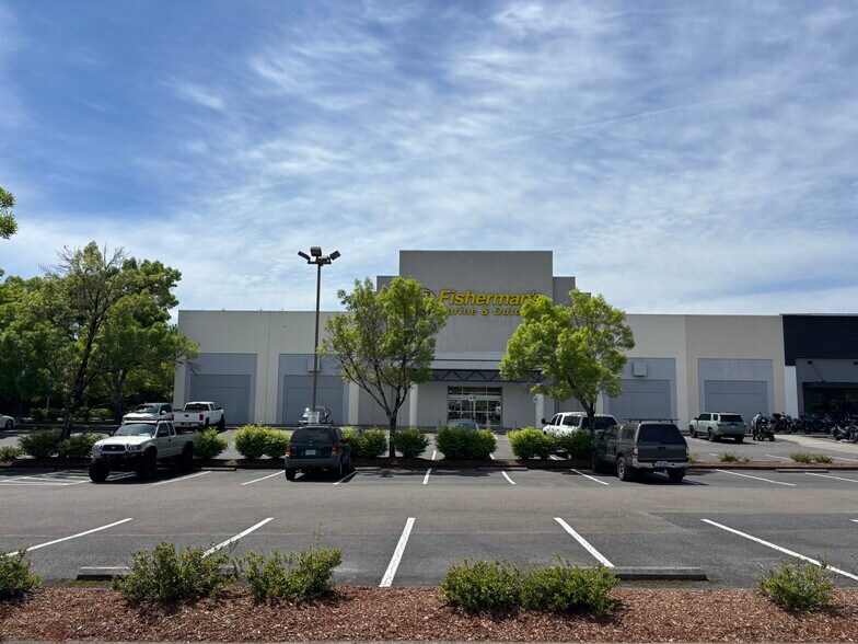 More Photos Of 10329-10355 SW Cascade Blvd, Tigard Freestanding For Lease