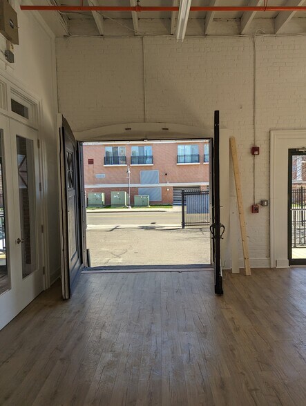 More Photos Of 583 Pacific St, Stamford Freestanding For Lease