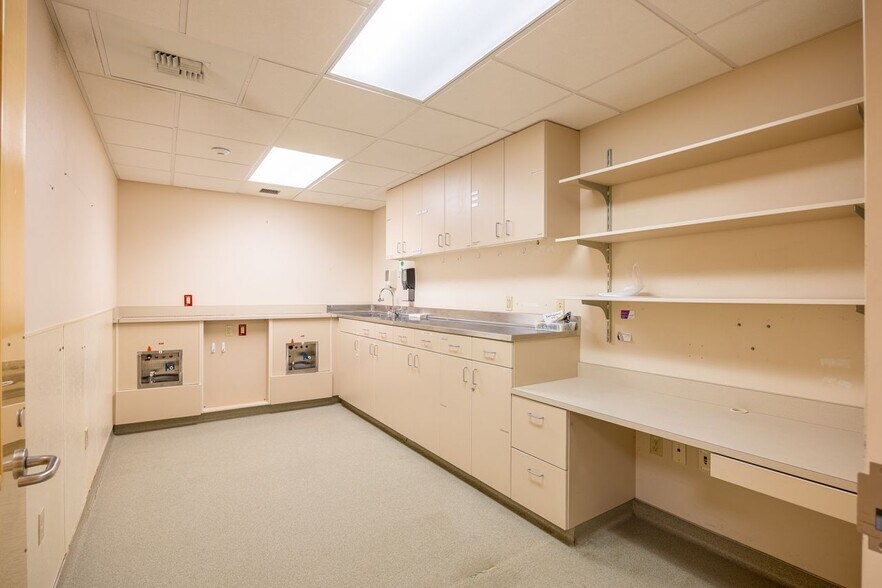 More Photos Of 811 Georgiana St, Port Angeles Medical For Sale