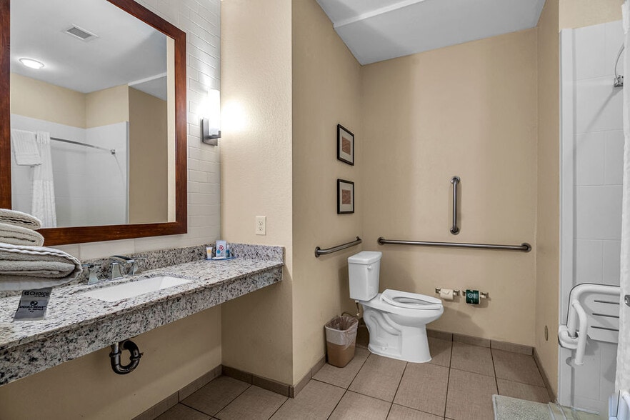 More Photos Of 910 W Interstate 20, Midland Hotel For Sale