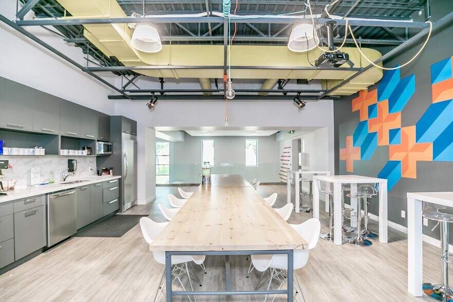 More Photos Of 290 Caldari Rd, Vaughan Warehouse For Lease