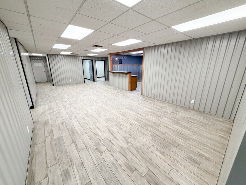 More Photos Of 2031 Trade Dr, Midland Showroom For Sale