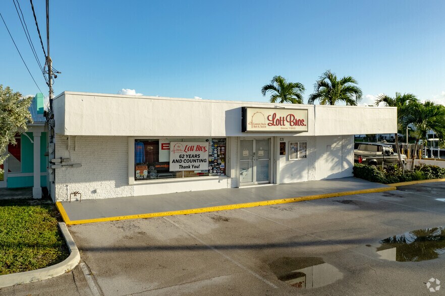 More Photos Of 631 Northlake Blvd, North Palm Beach Marina For Sale