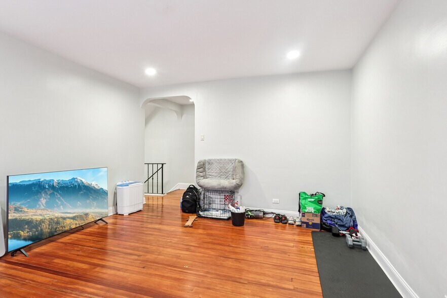 More Photos Of 1600 Hamilton Ave, Hamilton Storefront Retail Residential For Sale