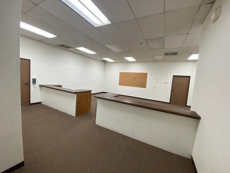 More Photos Of 7442 Vincent Cir, Huntington Beach Manufacturing For Lease