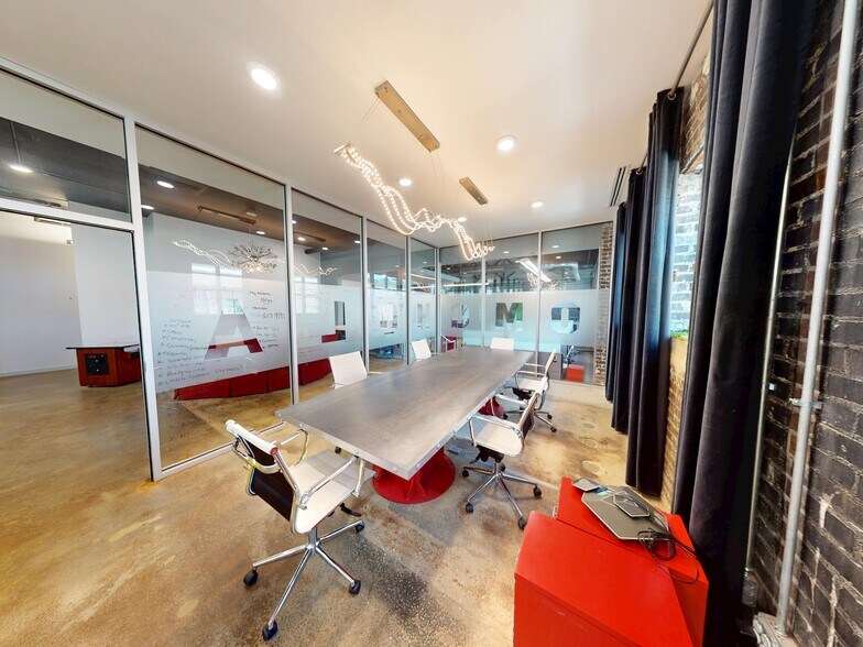 More Photos Of 201 W Morehead St, Charlotte Office For Lease