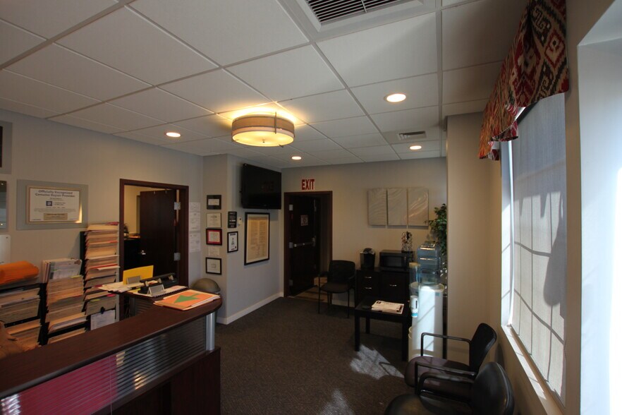 More Photos Of 73 W Boylston Dr, Worcester Auto Repair For Lease