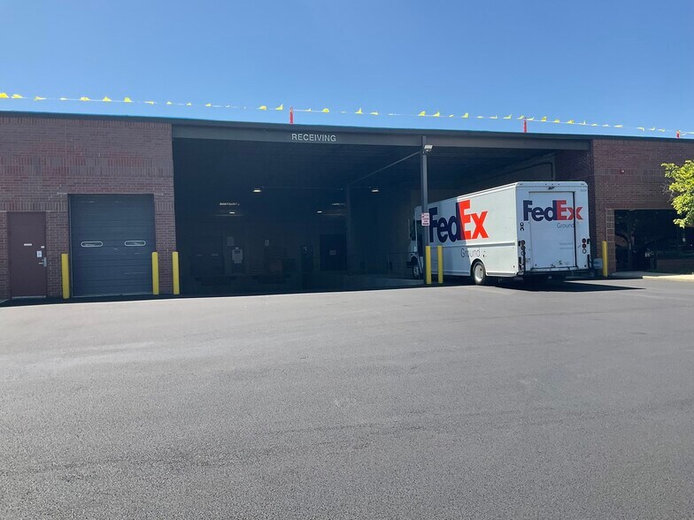 More Photos Of 1201 E Wiley Rd, Schaumburg Warehouse For Lease
