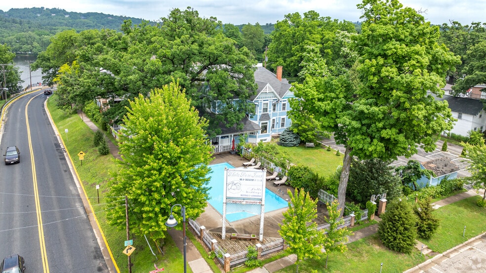 More Photos Of 910 River Rd, Wisconsin Dells Hotel For Sale