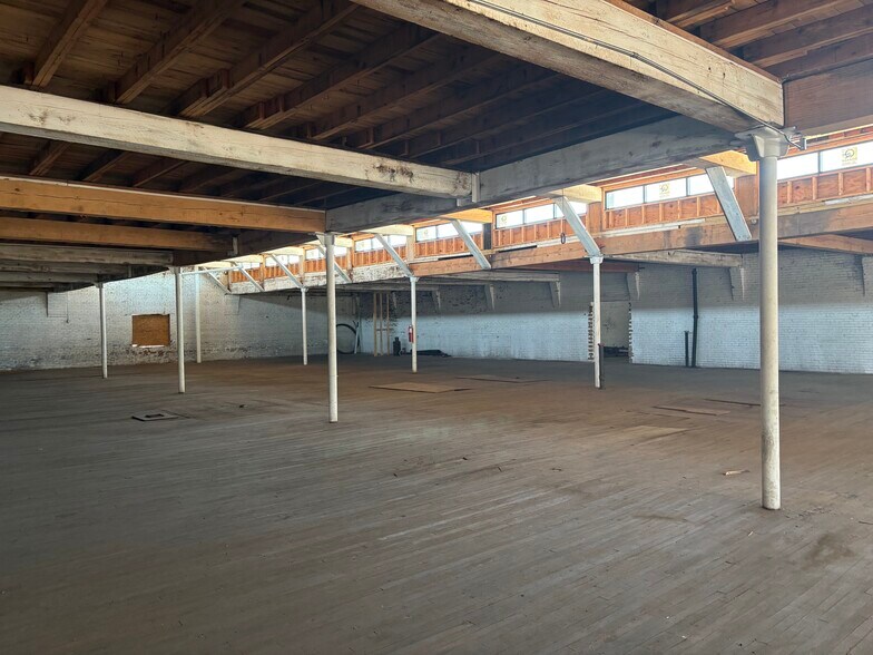 More Photos Of 208 W 2nd St, Siler City Manufacturing For Sale