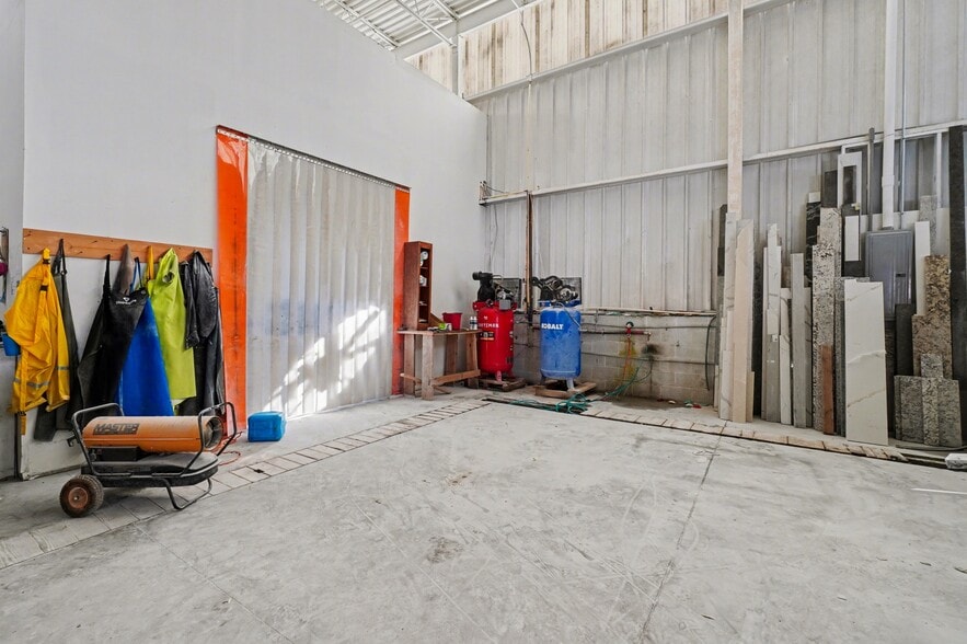 More Photos Of 101 S 17th St, Harrisburg Warehouse For Sale