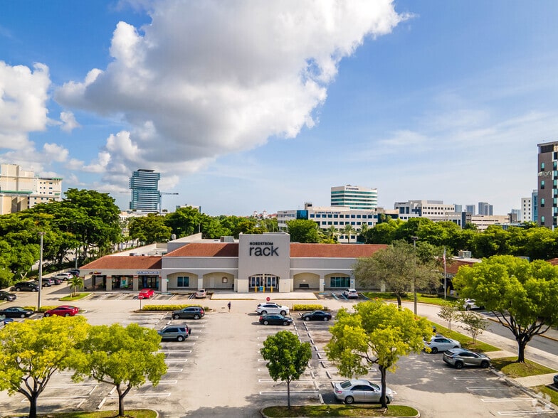 Primary Photo Of 20401 Biscayne Blvd, Aventura Unknown For Lease