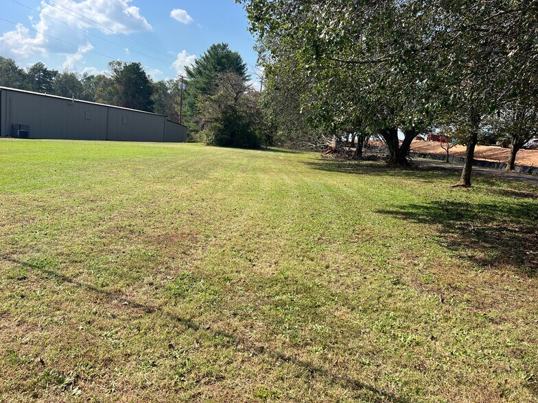 More Photos Of 585 Old Georgia Rd, Moore Warehouse For Lease